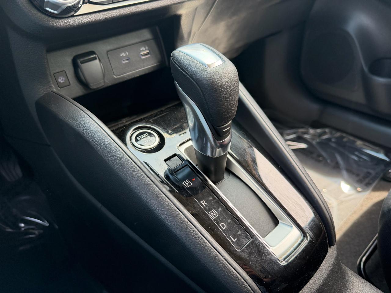 Nissan Versa SR 2023