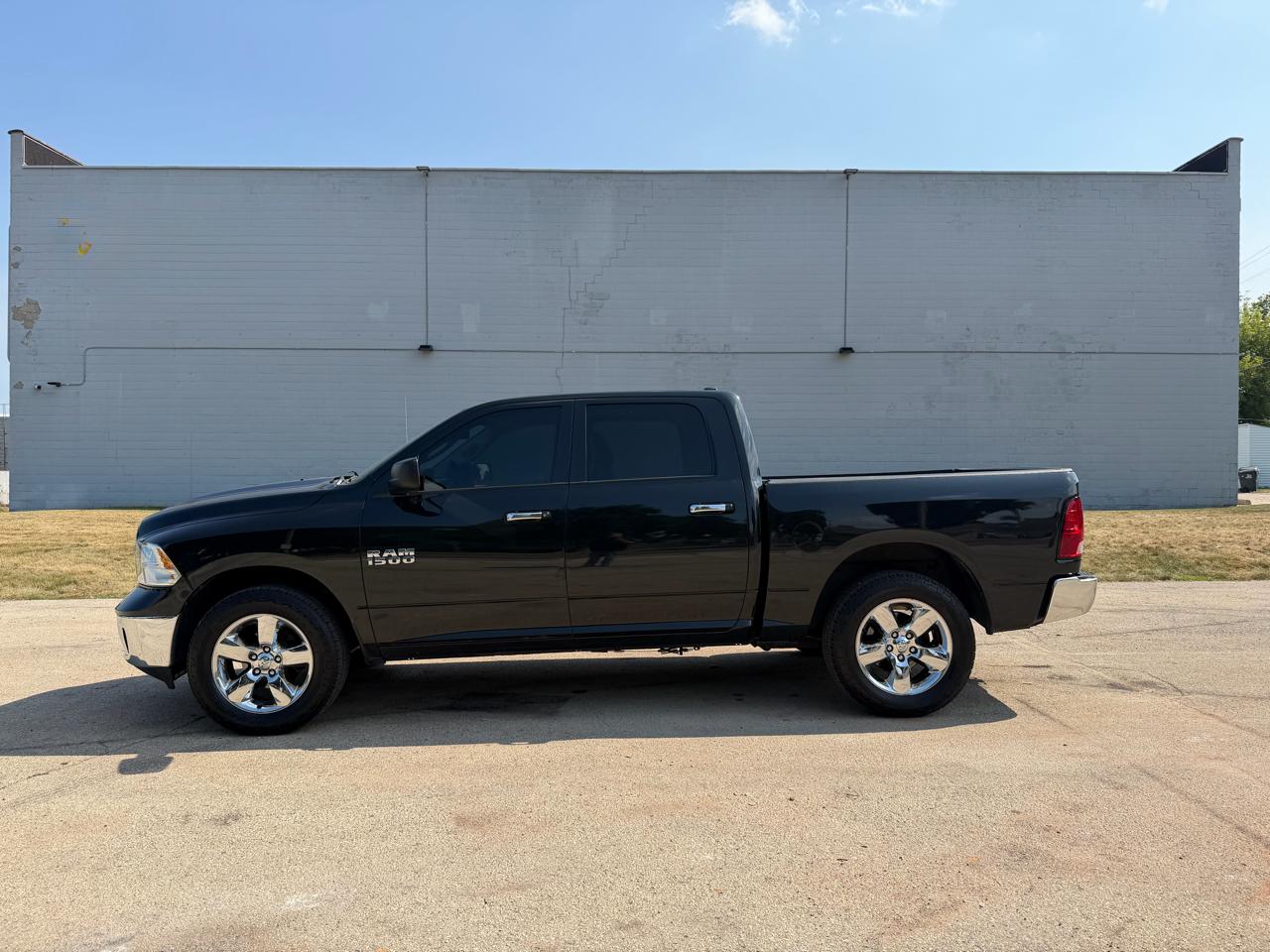 RAM 1500 SLT Crew Cab SWB 4WD 2015