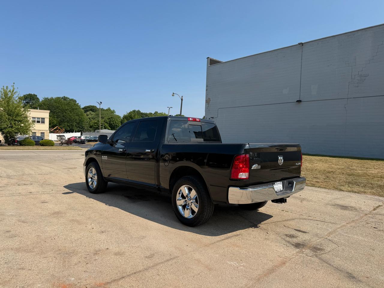 RAM 1500 SLT Crew Cab SWB 4WD 2015