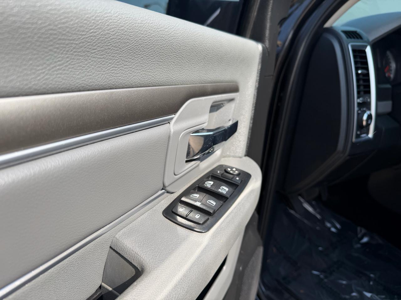 RAM 1500 SLT Crew Cab SWB 4WD 2015