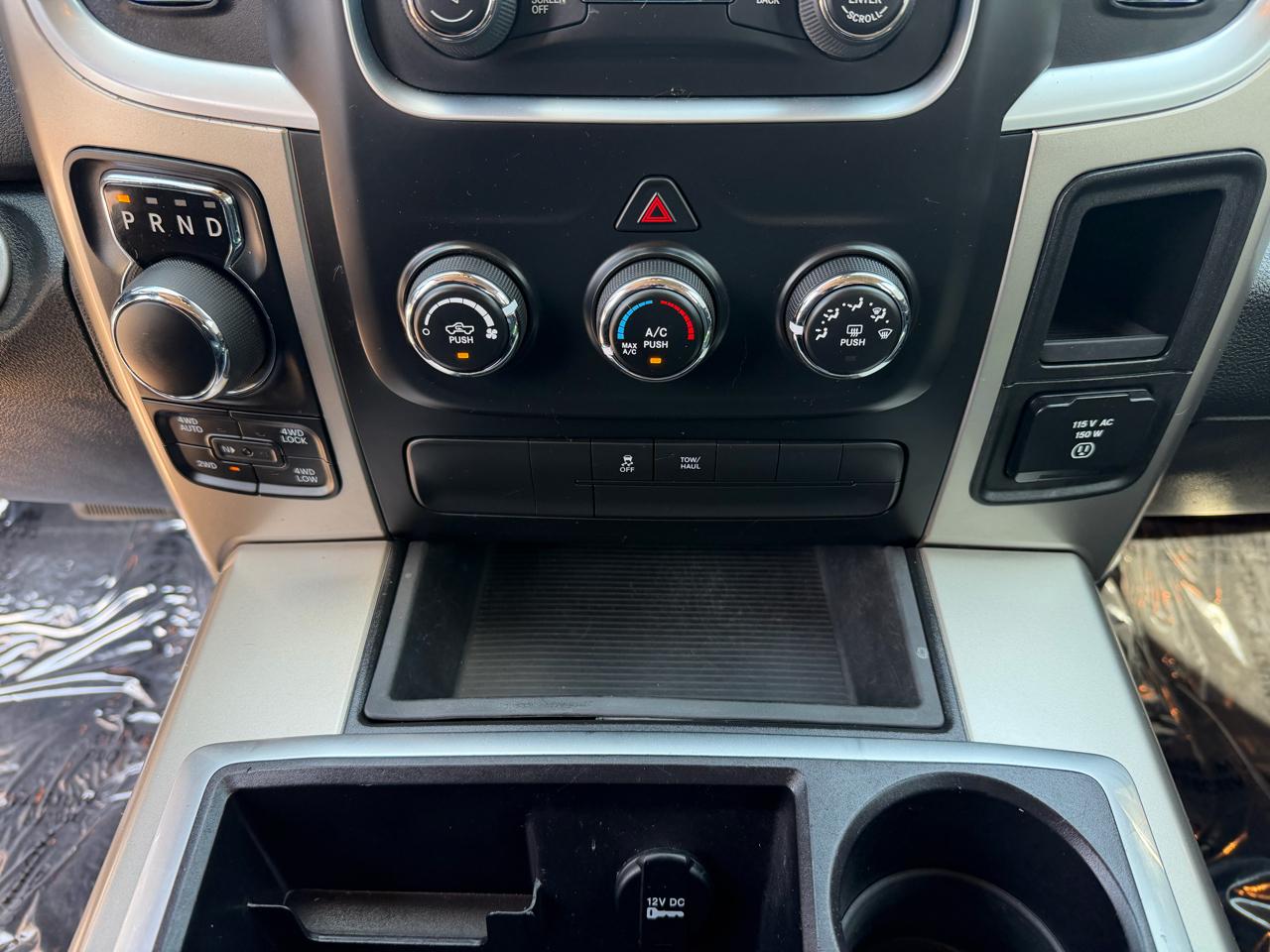 RAM 1500 SLT Crew Cab SWB 4WD 2015