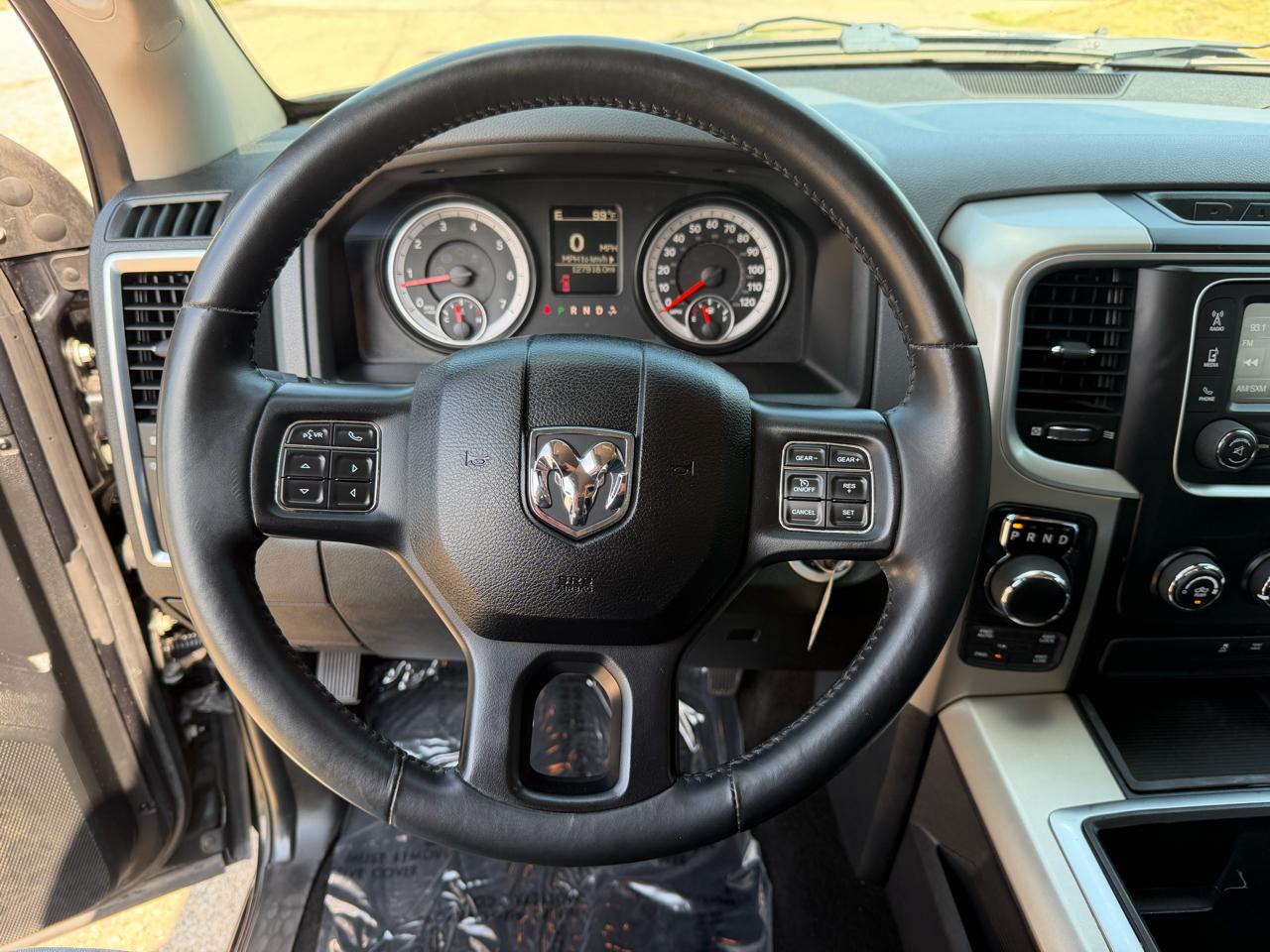 RAM 1500 SLT Crew Cab SWB 4WD 2015