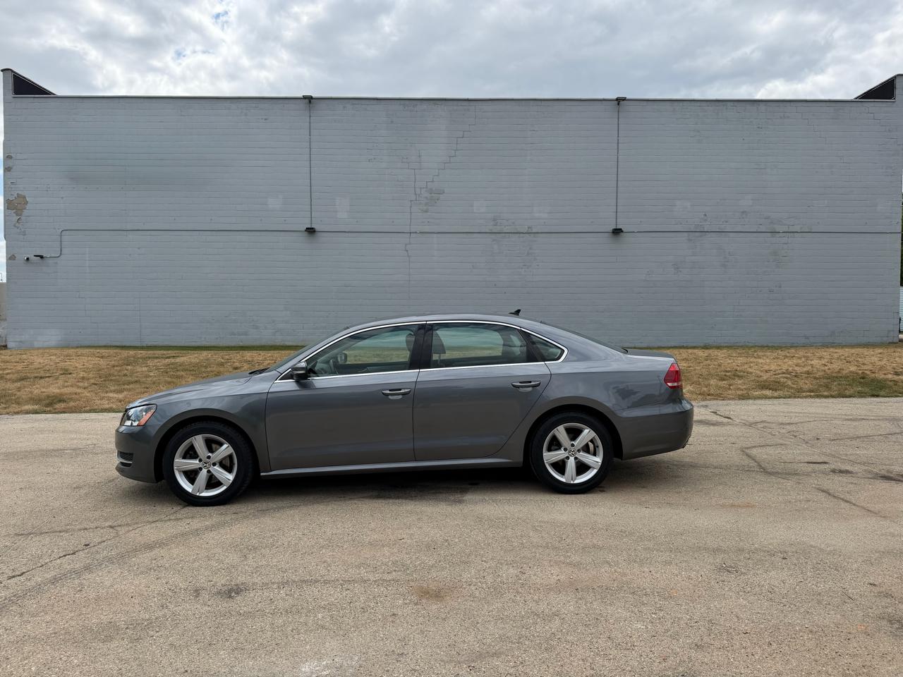 Volkswagen Passat 2.5L SE AT 2013