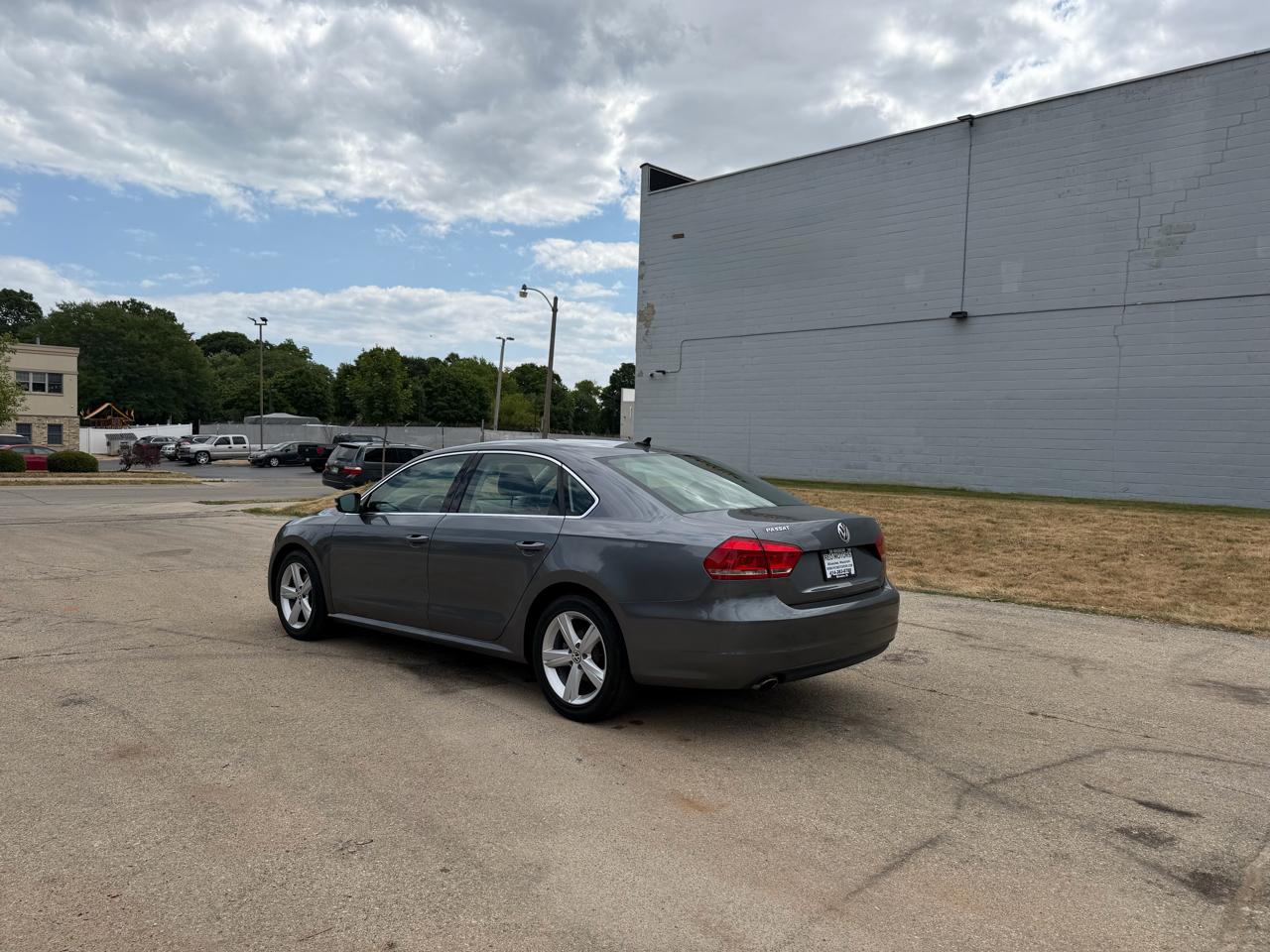 Volkswagen Passat 2.5L SE AT 2013