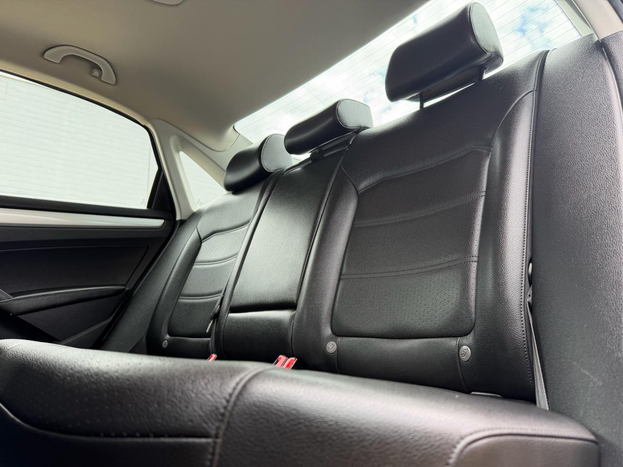 Volkswagen Passat 2.5L SE AT 2013
