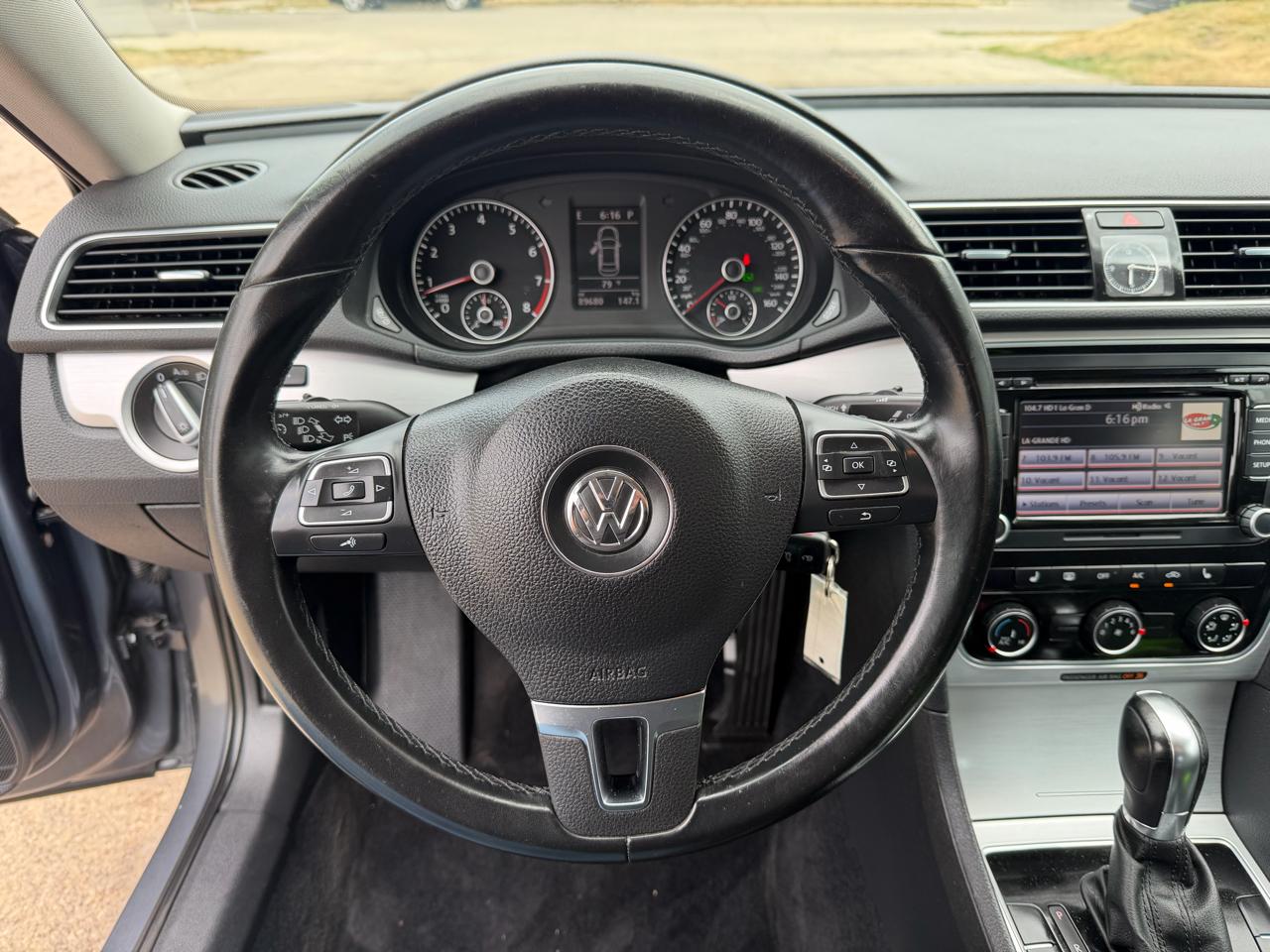 Volkswagen Passat 2.5L SE AT 2013