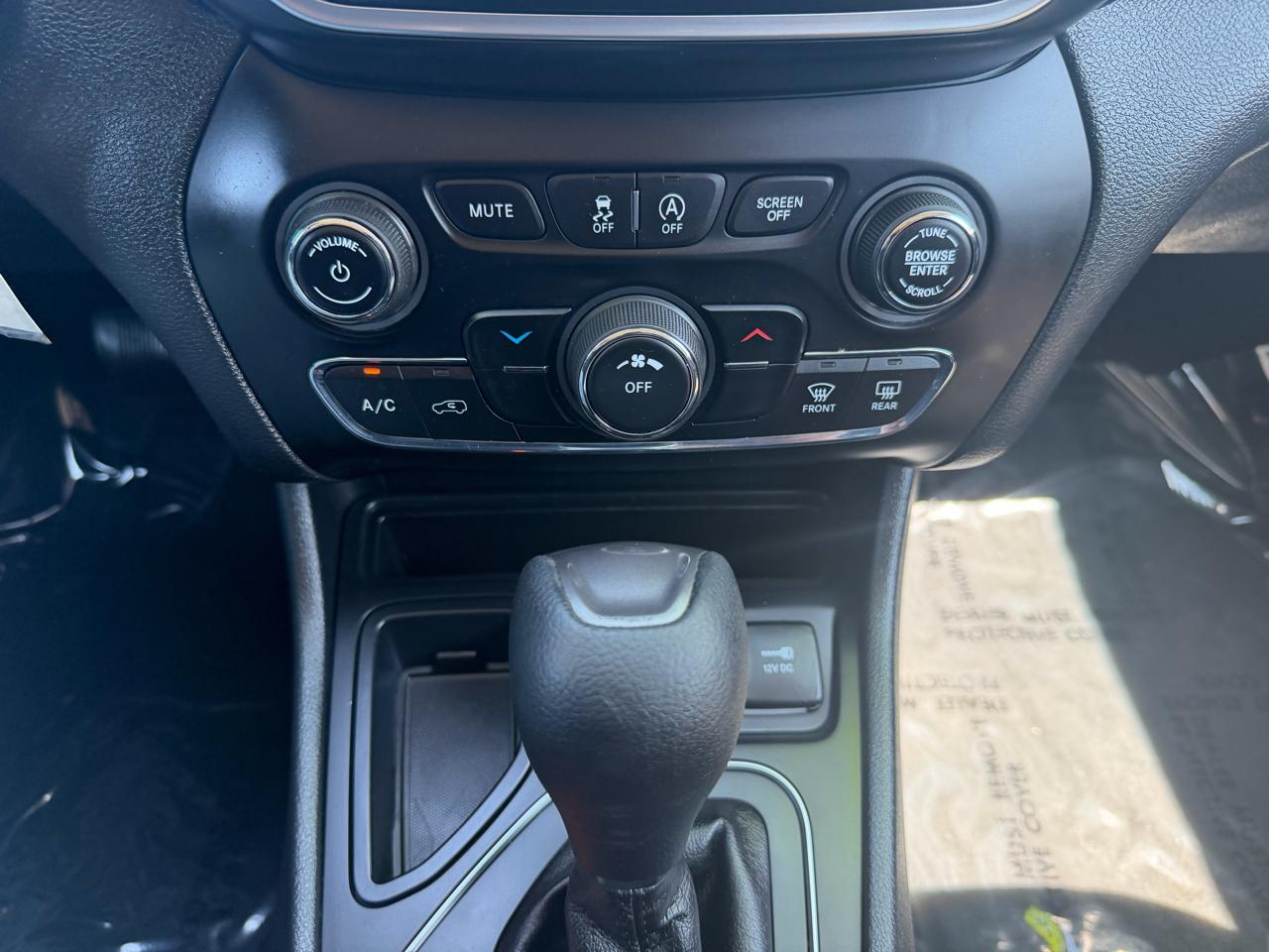 Jeep Cherokee Latitude FWD 2019