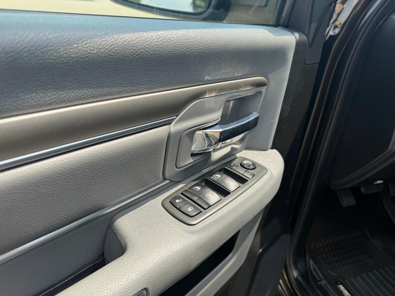 RAM 1500 SLT Crew Cab SWB 4WD 2013