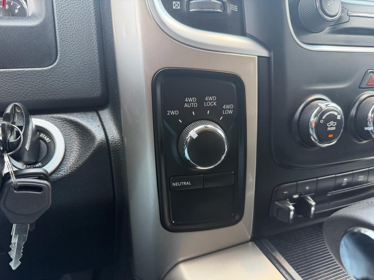 RAM 1500 SLT Crew Cab SWB 4WD 2013