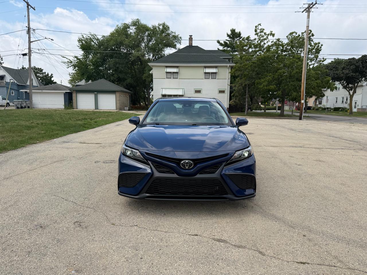 Toyota Camry SE 2023