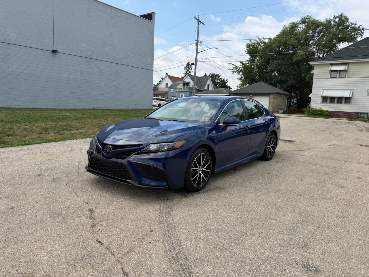 Toyota Camry SE 2023
