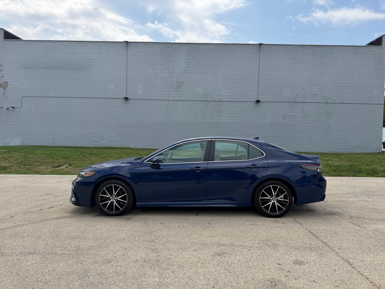 Toyota Camry SE 2023