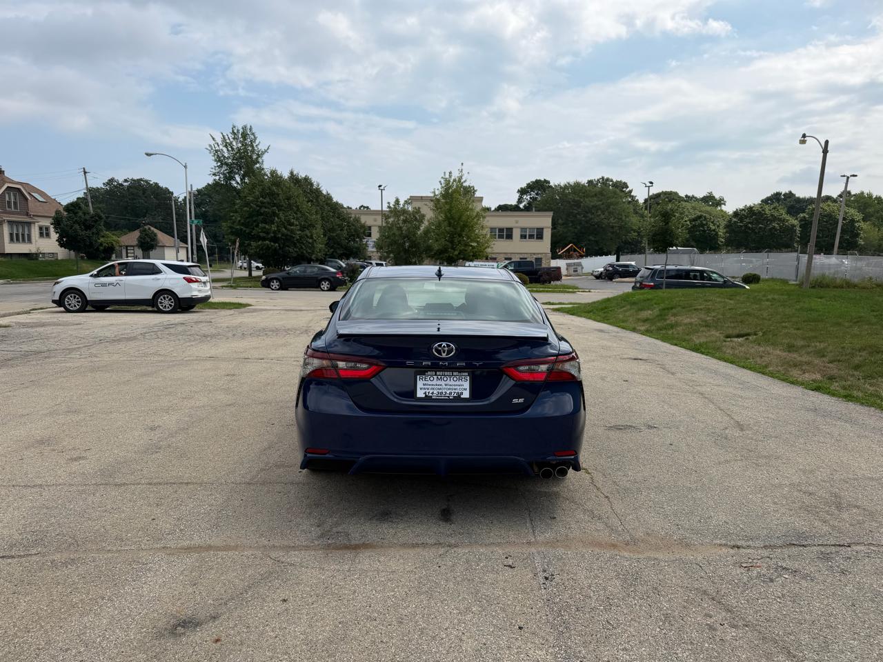 Toyota Camry SE 2023