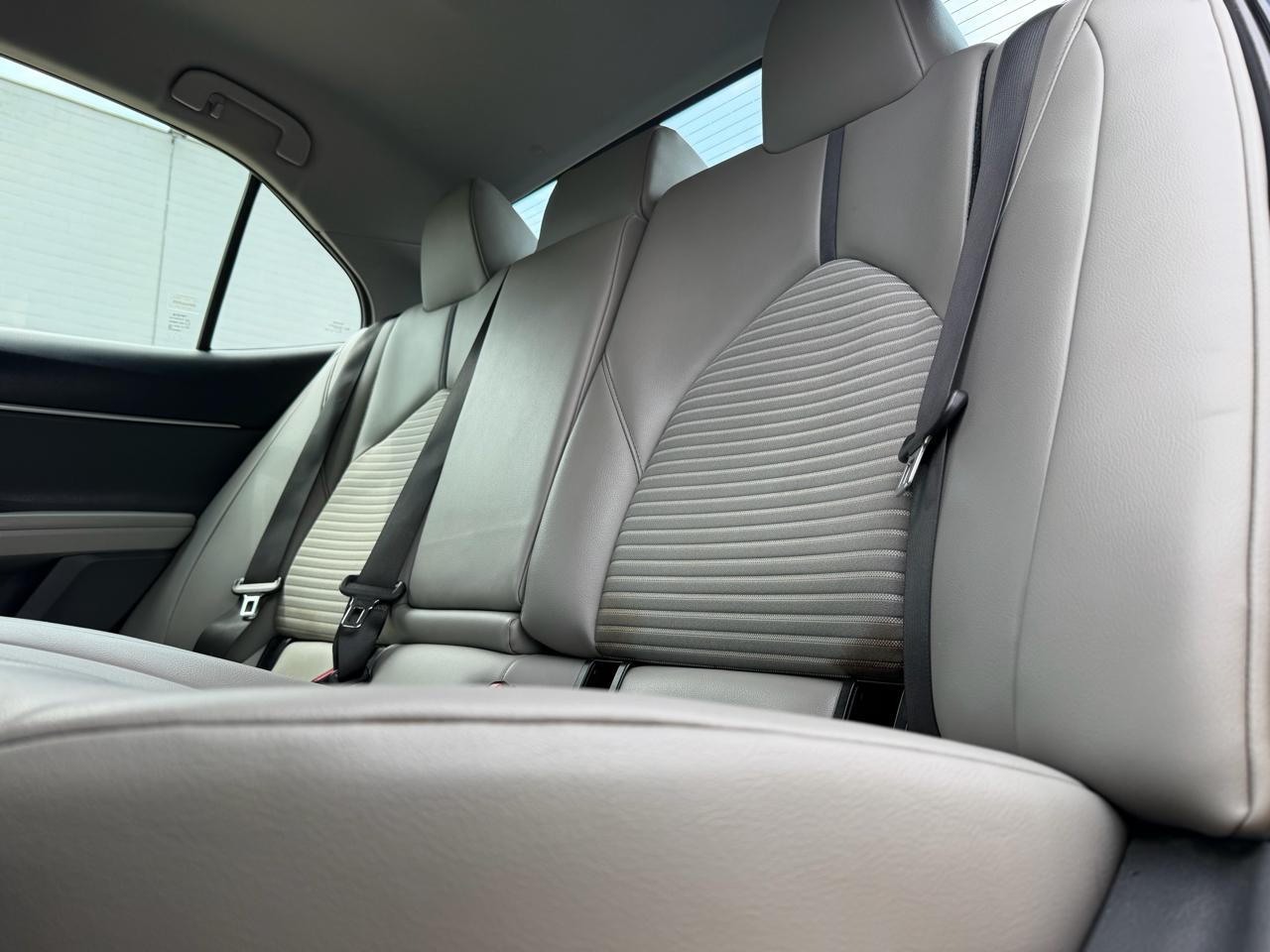 Toyota Camry SE 2023