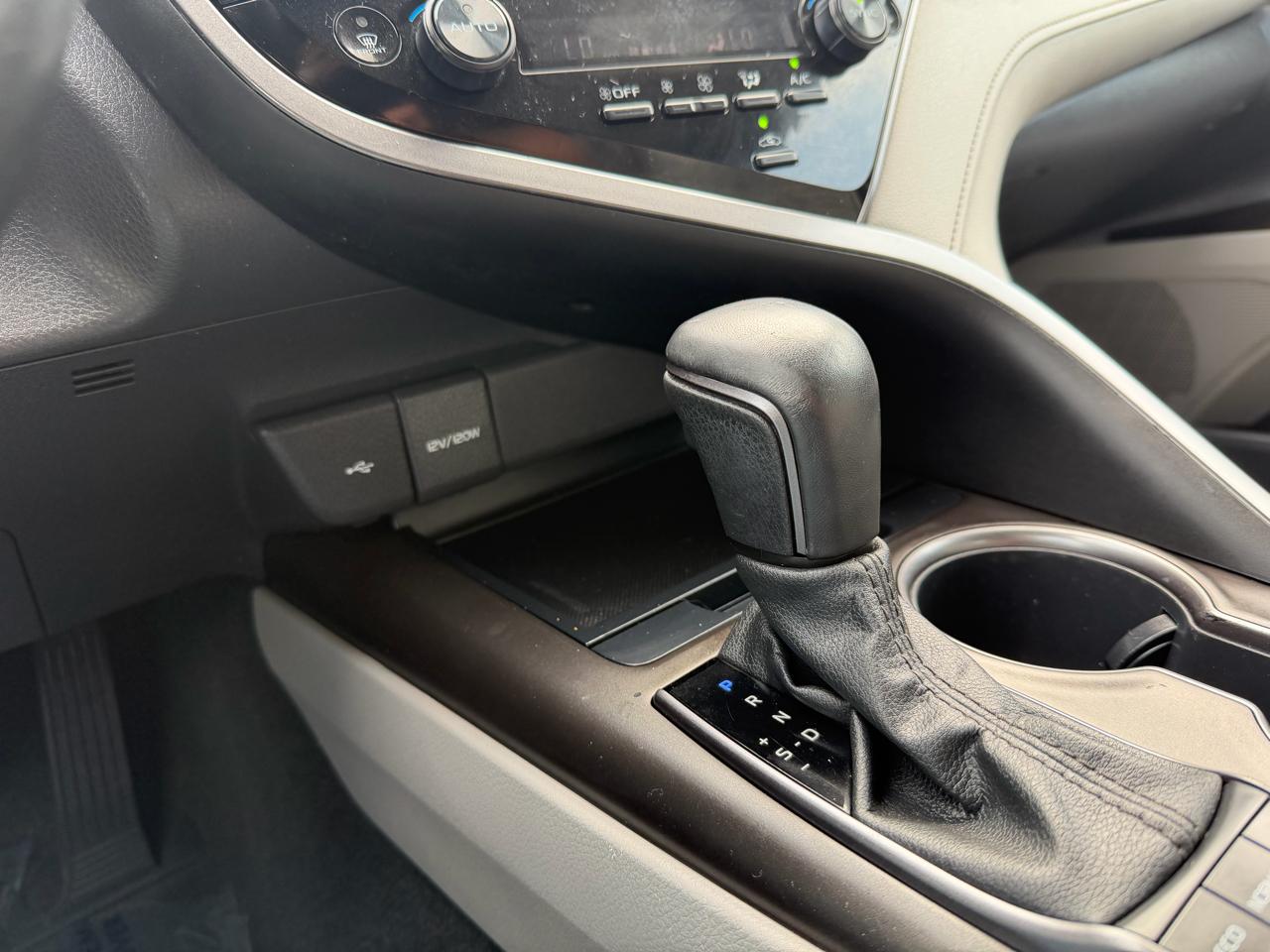 Toyota Camry SE 2023