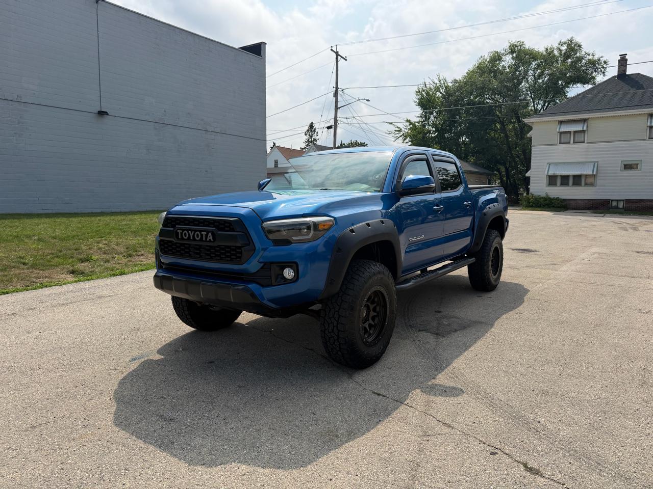 Toyota Tacoma SR5 Double Cab Long Bed V6 6AT 4WD 2017