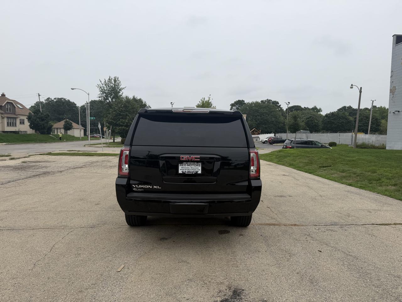 GMC Yukon XL SLE 4WD 2017