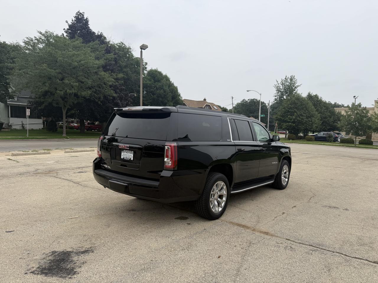 GMC Yukon XL SLE 4WD 2017