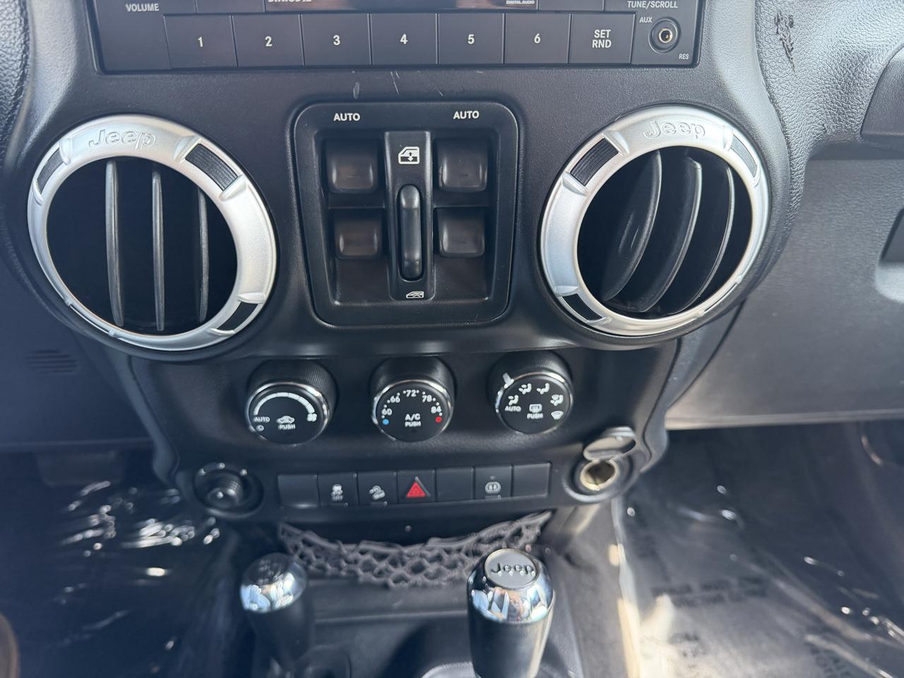 Jeep Wrangler Unlimited Sahara 4WD 2012
