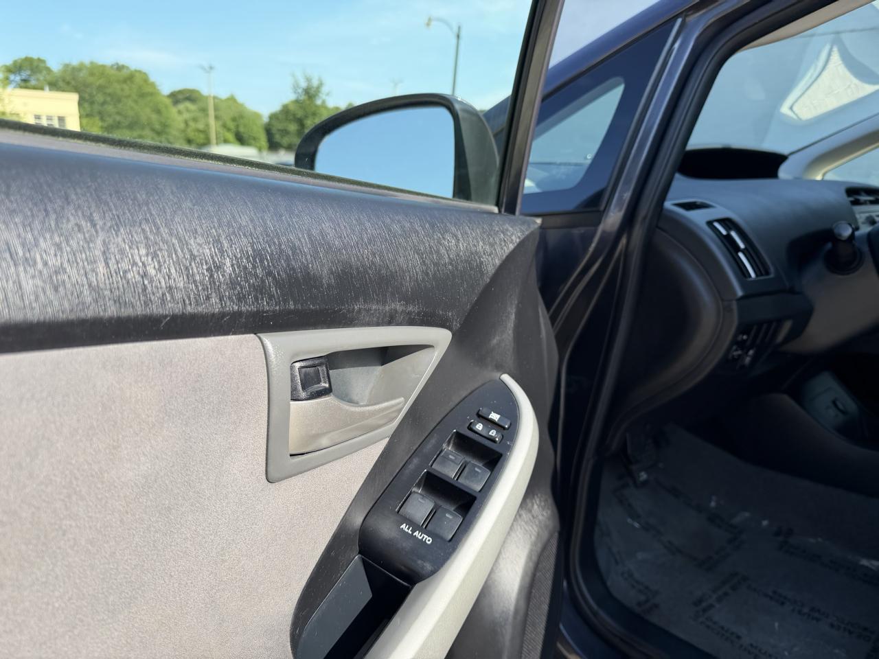 Toyota Prius Prius V 2012