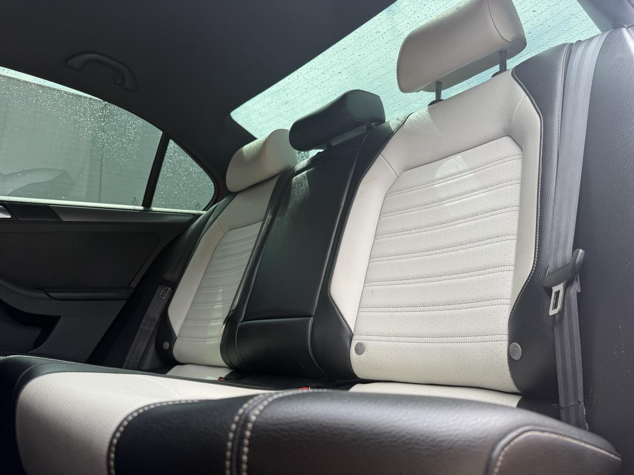 Volkswagen Jetta SE 6A 2016