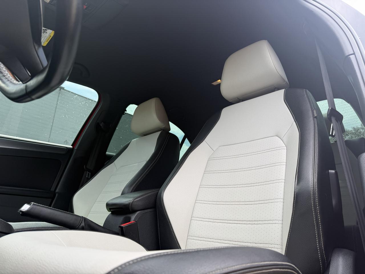 Volkswagen Jetta SE 6A 2016