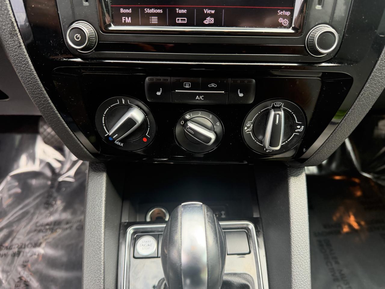 Volkswagen Jetta SE 6A 2016