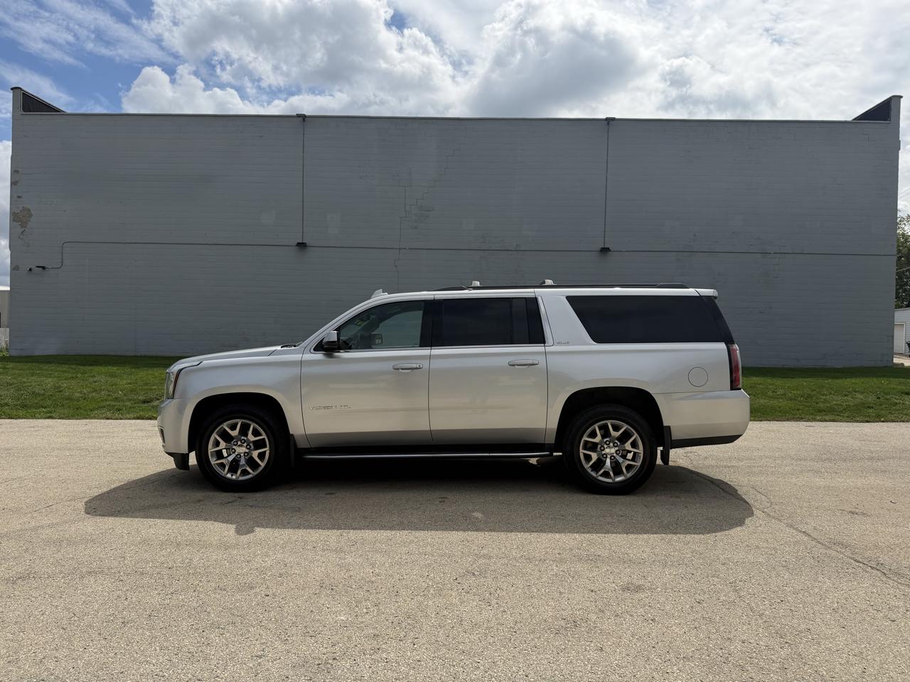 GMC Yukon XL SLE 4WD 2017