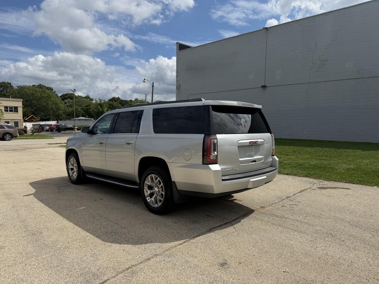 GMC Yukon XL SLE 4WD 2017