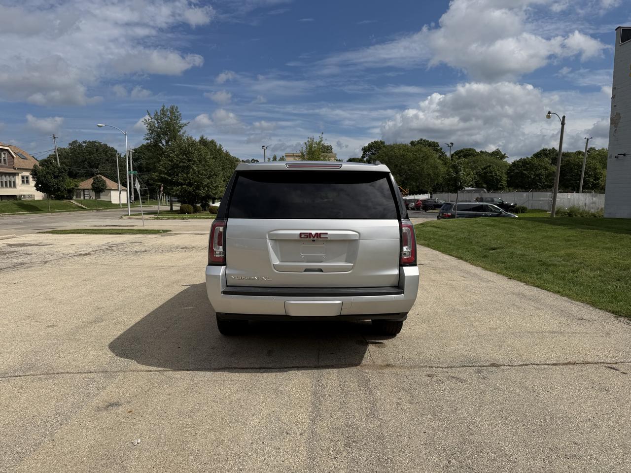 GMC Yukon XL SLE 4WD 2017