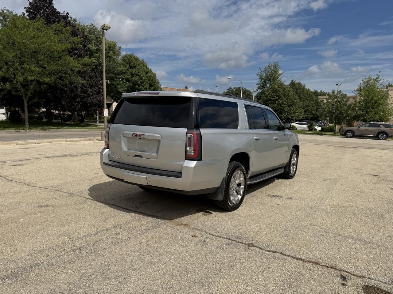 GMC Yukon XL SLE 4WD 2017