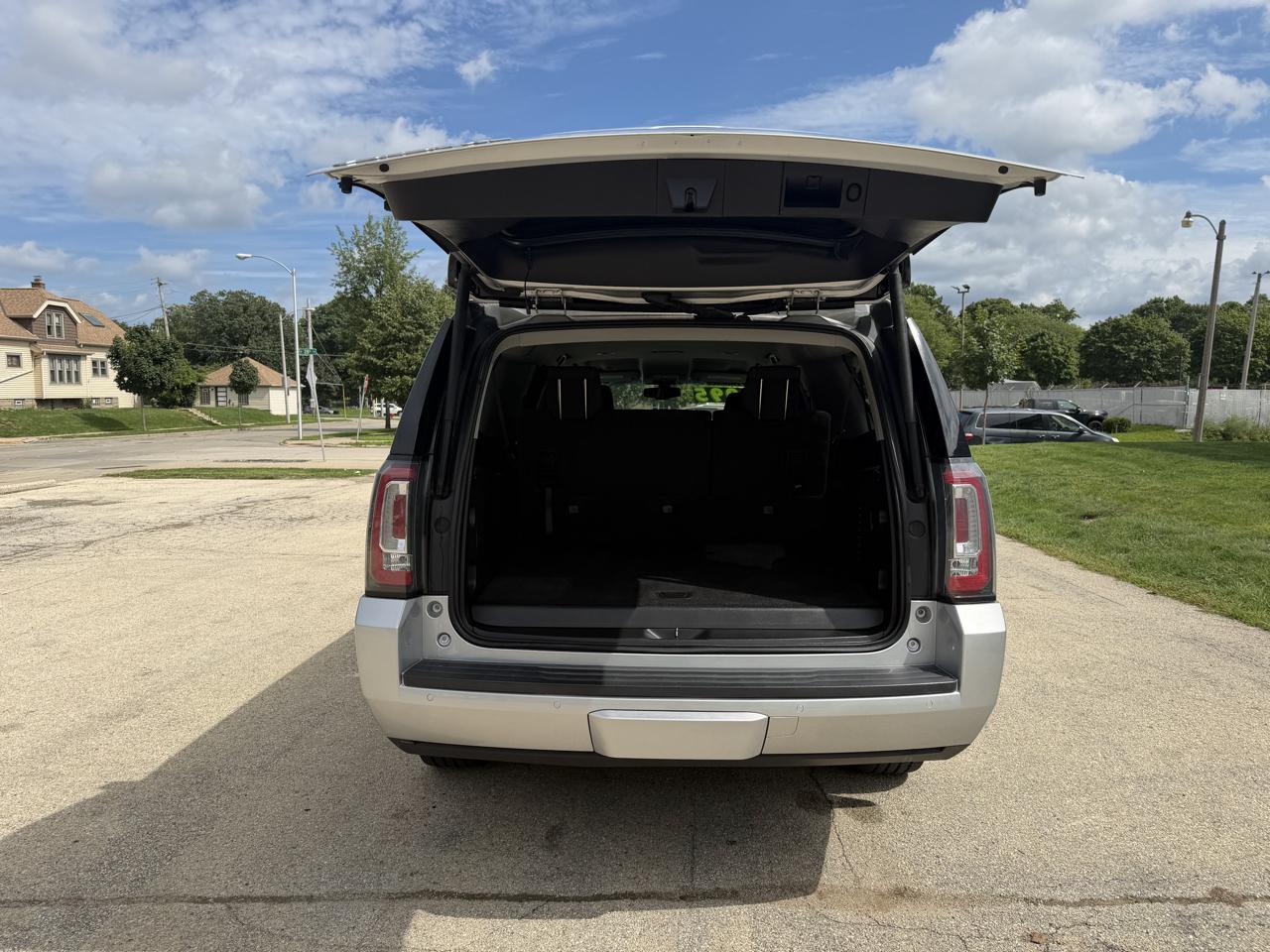 GMC Yukon XL SLE 4WD 2017