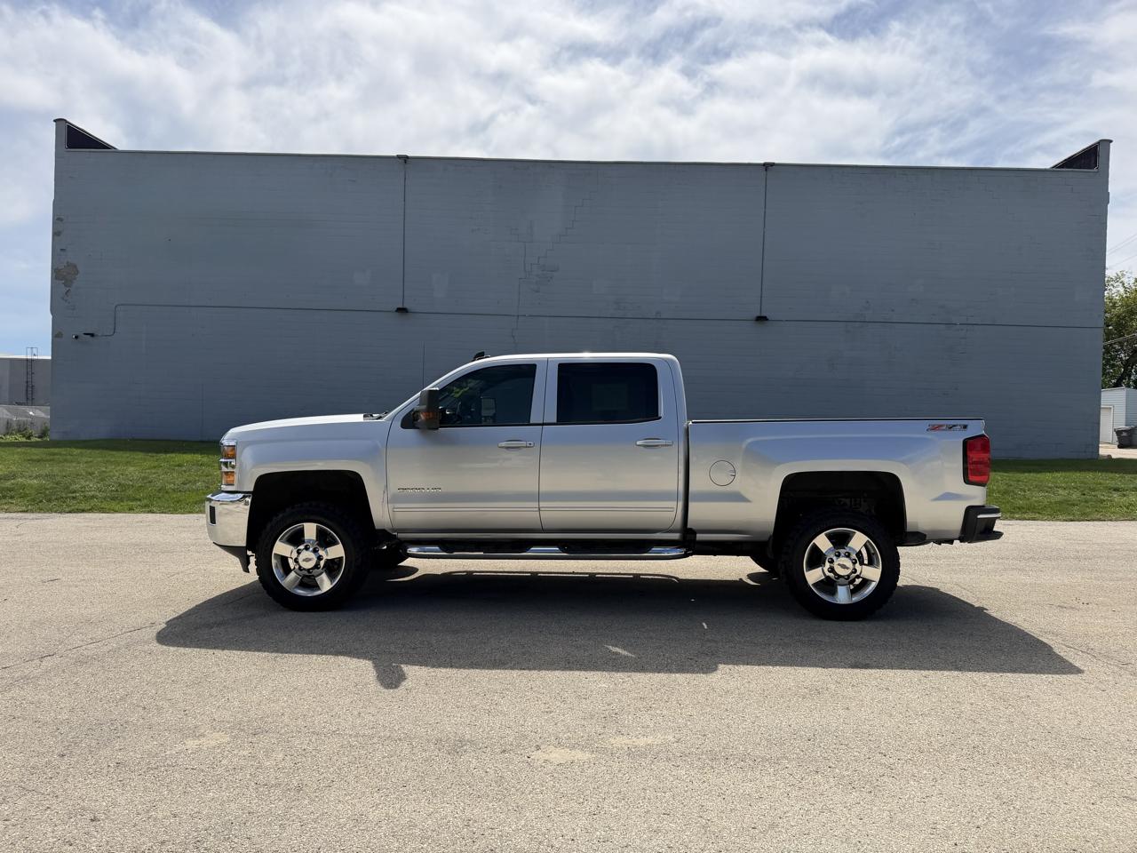 Chevrolet Silverado 2500HD LT Crew Cab Long Box 4WD 2018