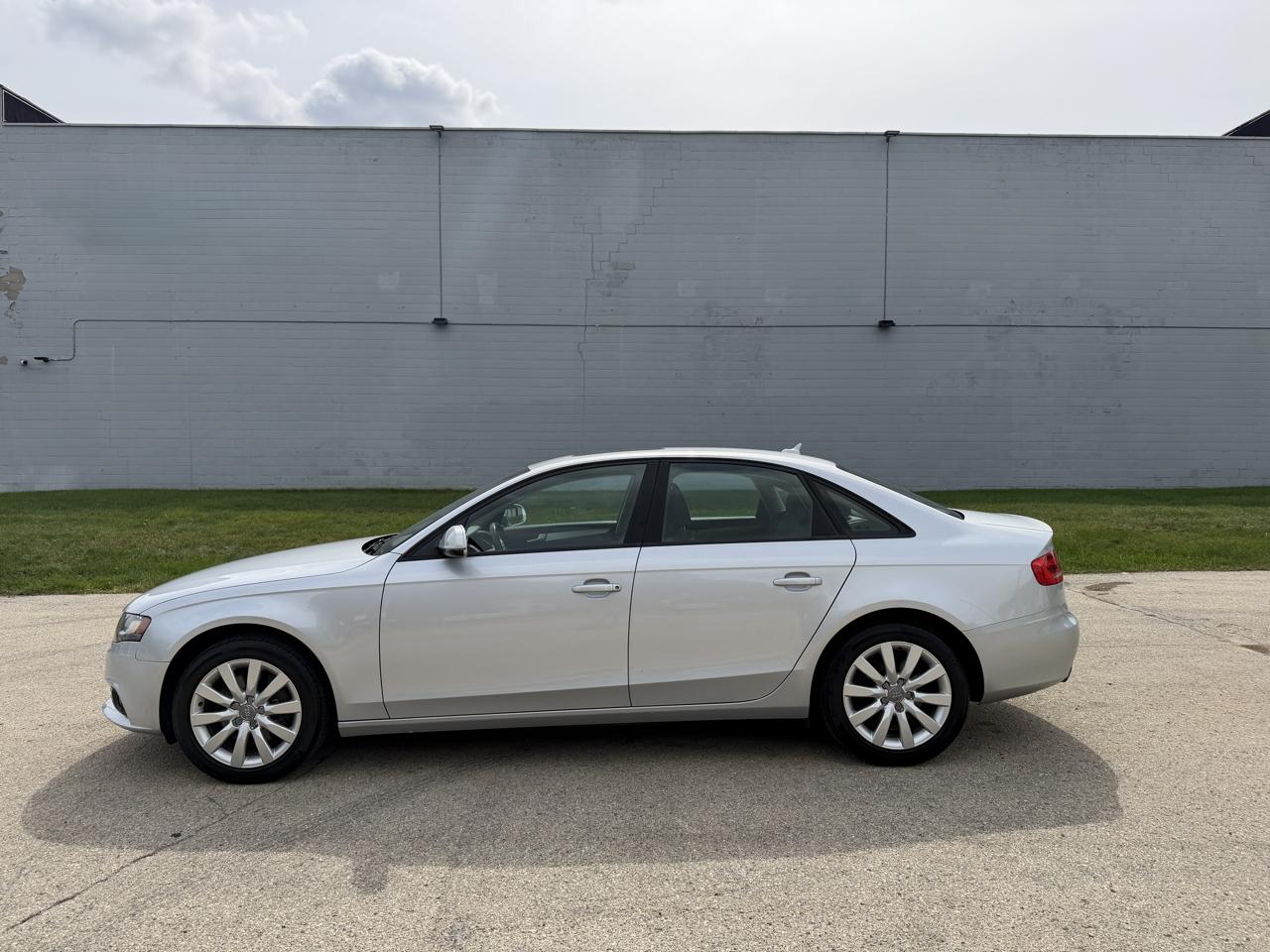 Audi A4 2.0T Sedan quattro Tiptronic 2012