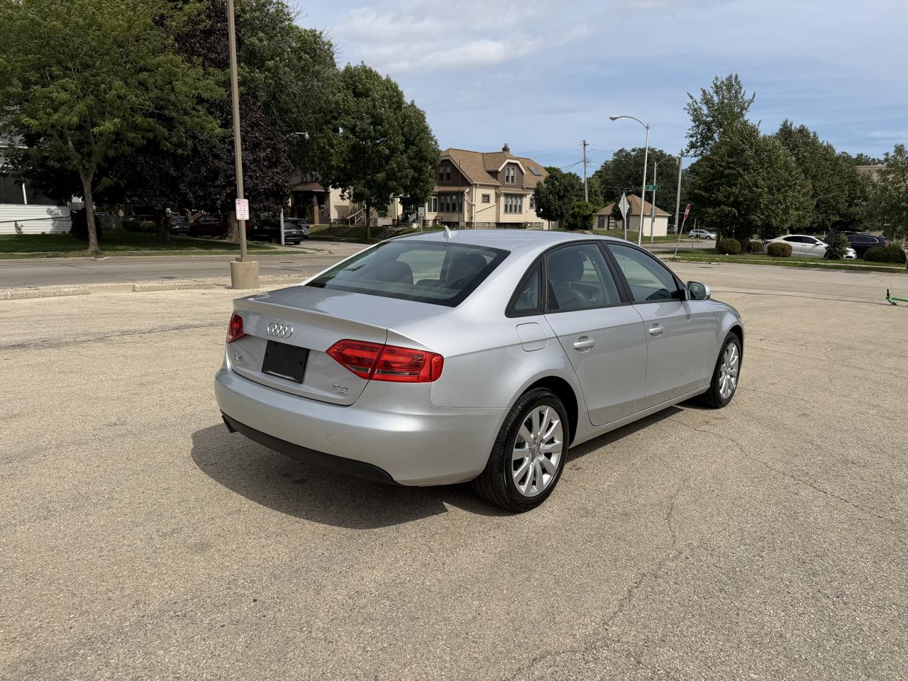 Audi A4 2.0T Sedan quattro Tiptronic 2012