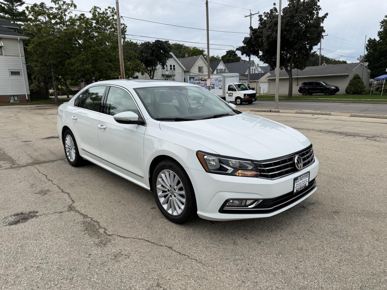 Volkswagen Passat SE PZEV 6A w/ Sunroof & Nav 2016