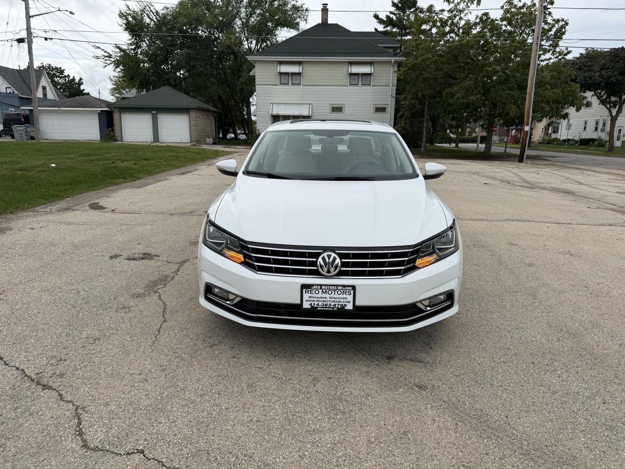 Volkswagen Passat SE PZEV 6A w/ Sunroof & Nav 2016
