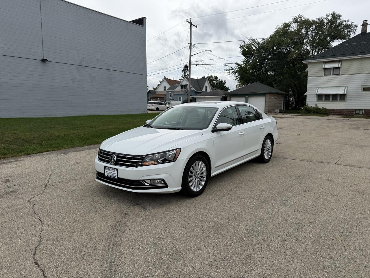 Volkswagen Passat SE PZEV 6A w/ Sunroof & Nav 2016