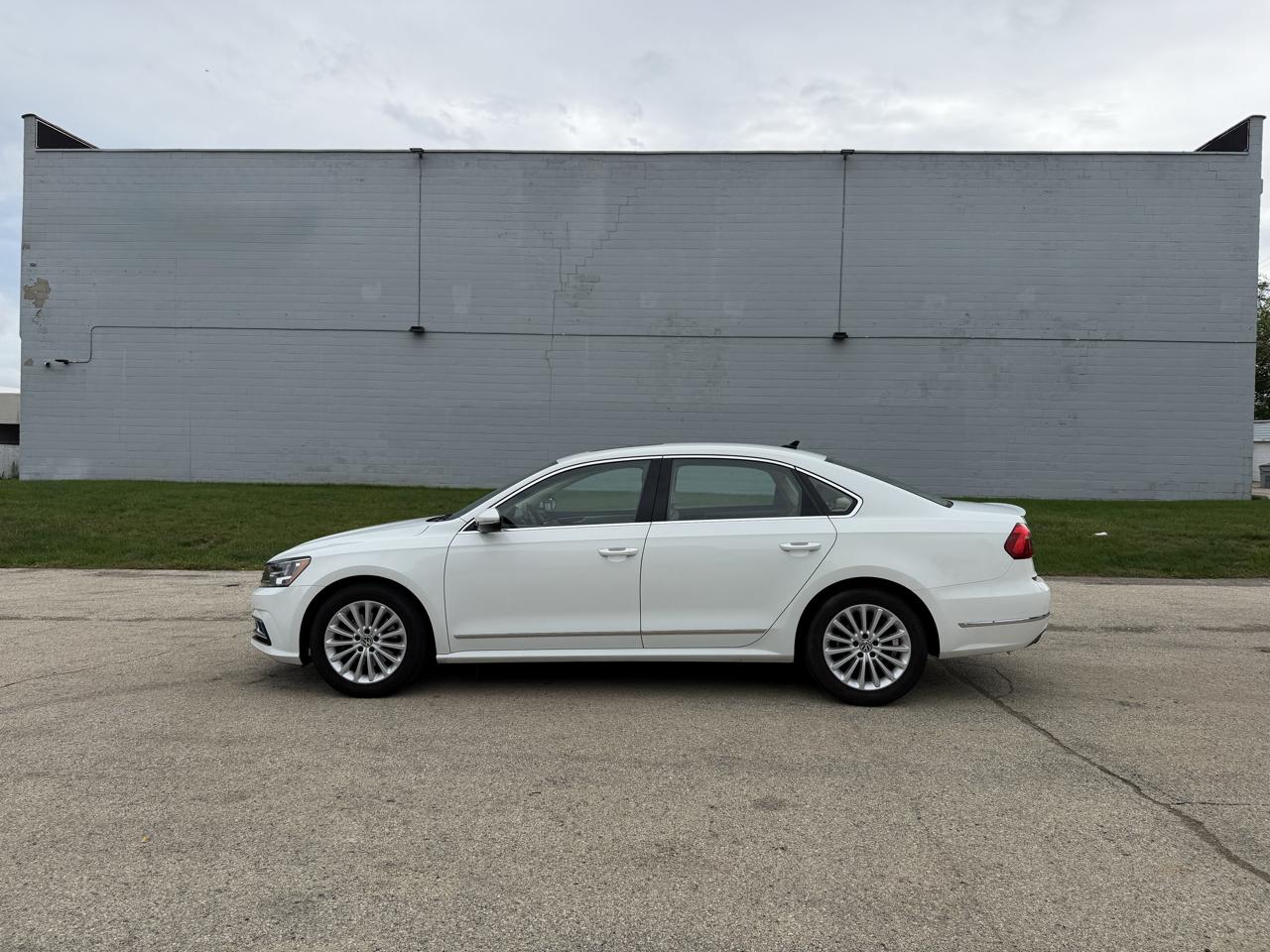 Volkswagen Passat SE PZEV 6A w/ Sunroof & Nav 2016
