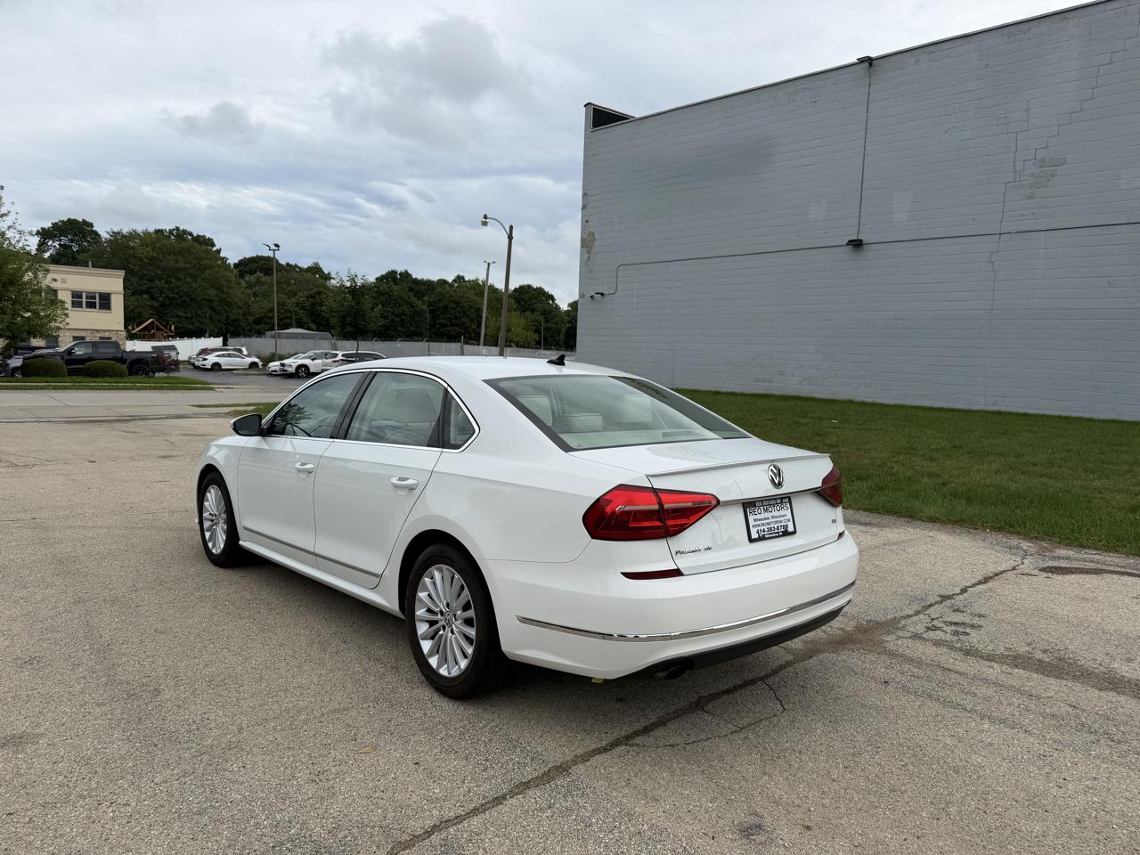 Volkswagen Passat SE PZEV 6A w/ Sunroof & Nav 2016