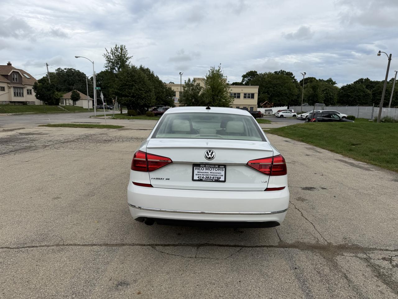 Volkswagen Passat SE PZEV 6A w/ Sunroof & Nav 2016