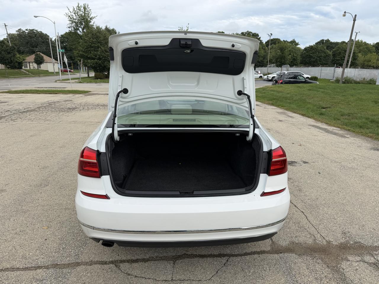 Volkswagen Passat SE PZEV 6A w/ Sunroof & Nav 2016