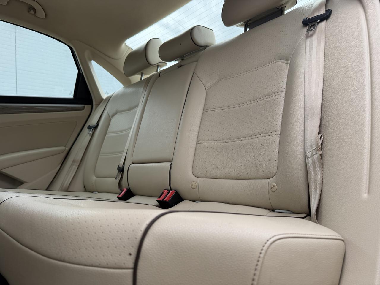 Volkswagen Passat SE PZEV 6A w/ Sunroof & Nav 2016