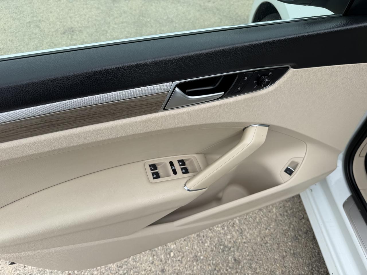 Volkswagen Passat SE PZEV 6A w/ Sunroof & Nav 2016