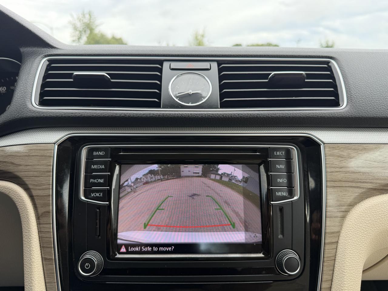 Volkswagen Passat SE PZEV 6A w/ Sunroof & Nav 2016