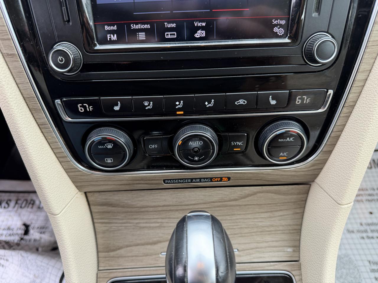Volkswagen Passat SE PZEV 6A w/ Sunroof & Nav 2016