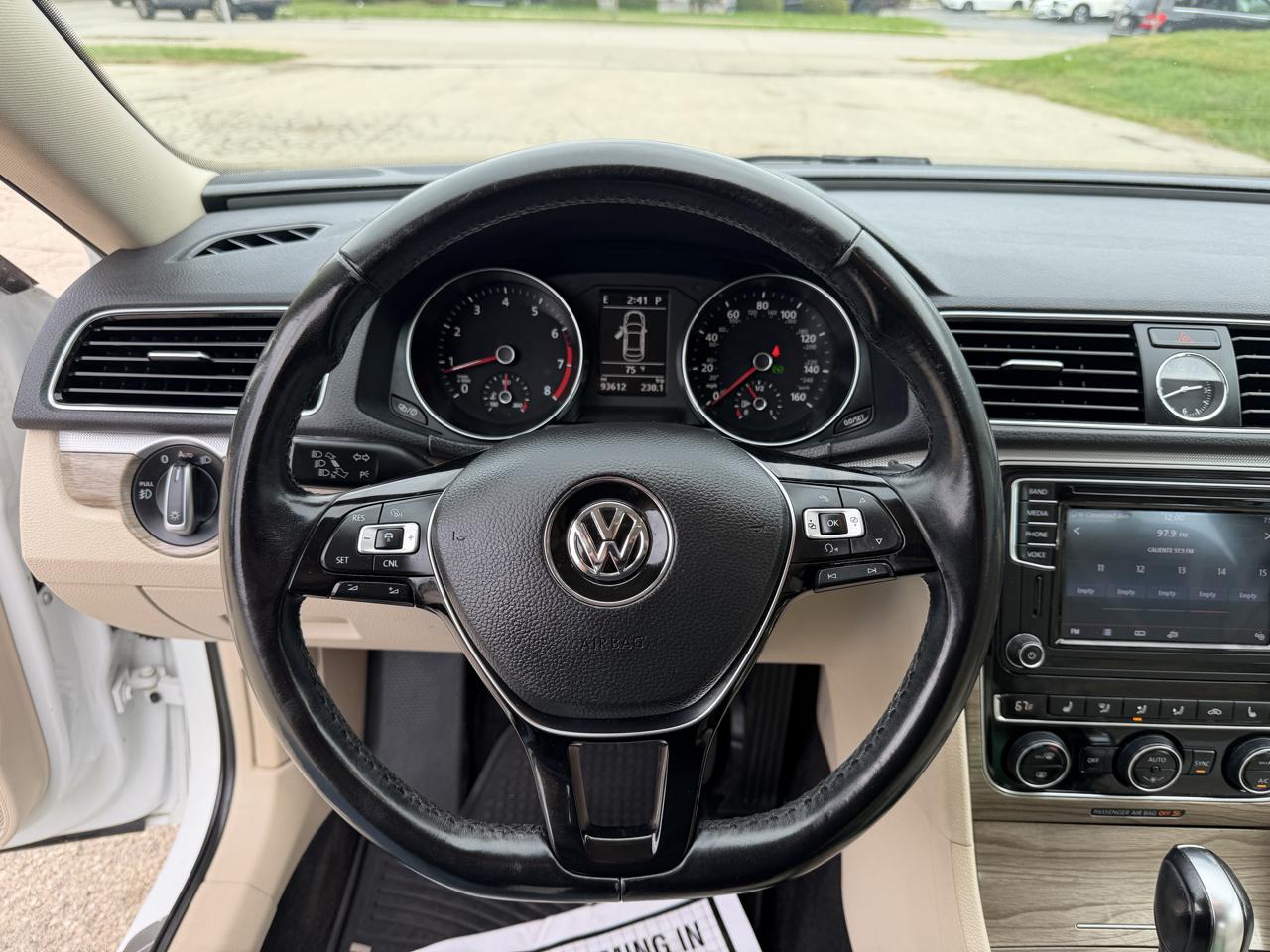 Volkswagen Passat SE PZEV 6A w/ Sunroof & Nav 2016