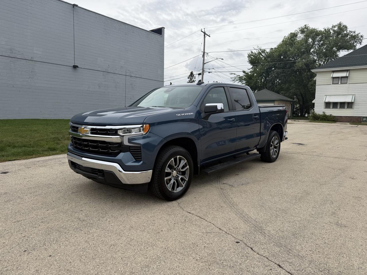Chevrolet Silverado 1500 LT-L Crew Cab 4WD 2024