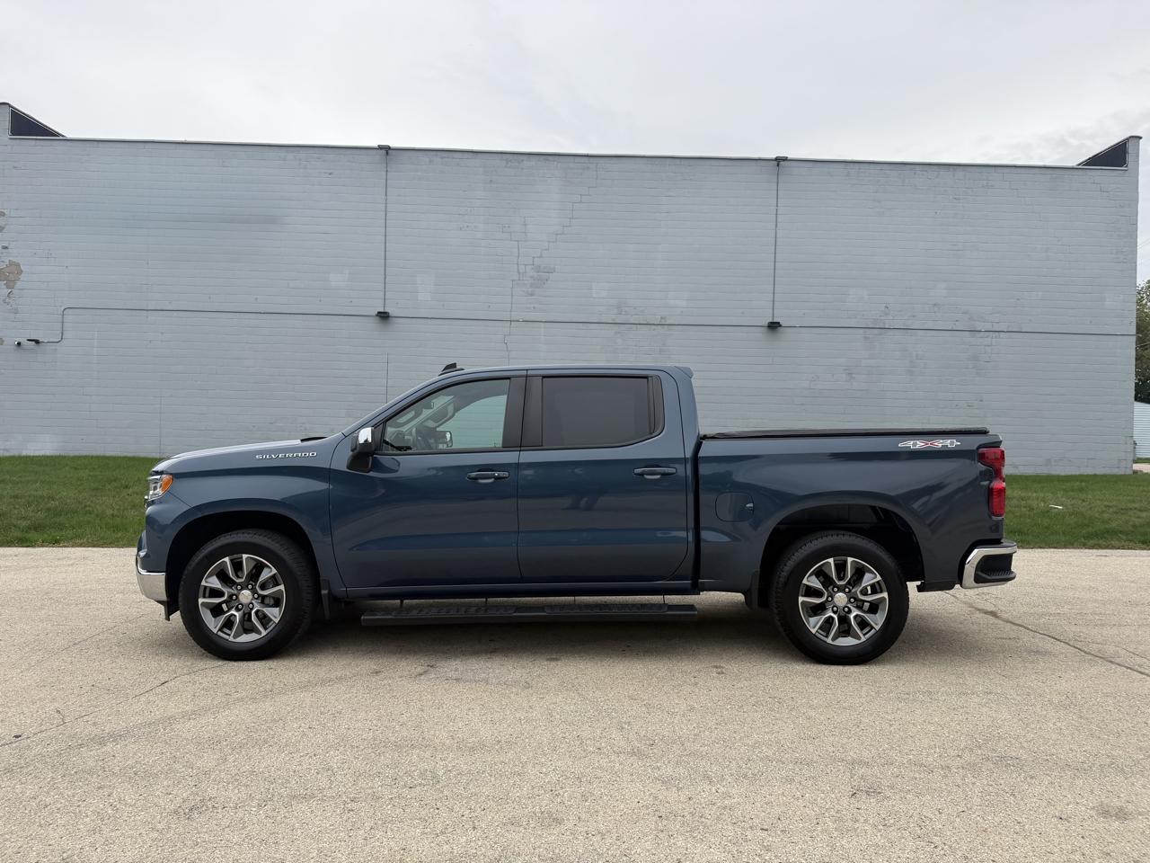 Chevrolet Silverado 1500 LT-L Crew Cab 4WD 2024