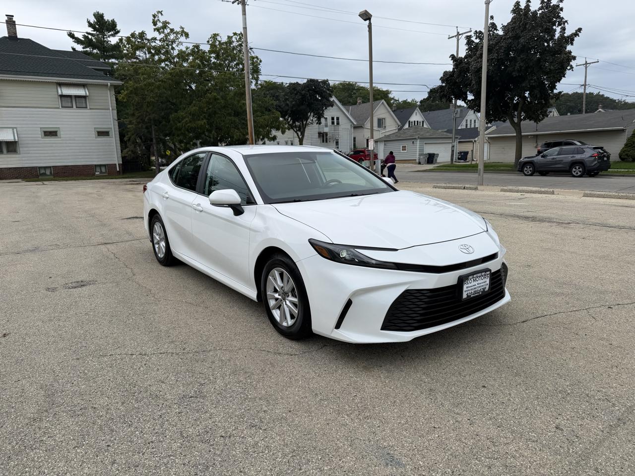 Toyota Camry Hybrid XLE 2025